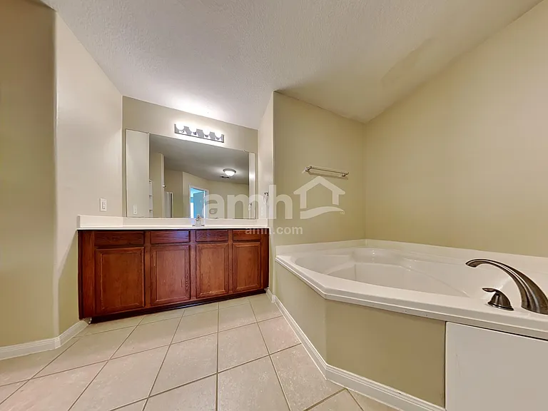9415 White Diamond Ln — Photo 10