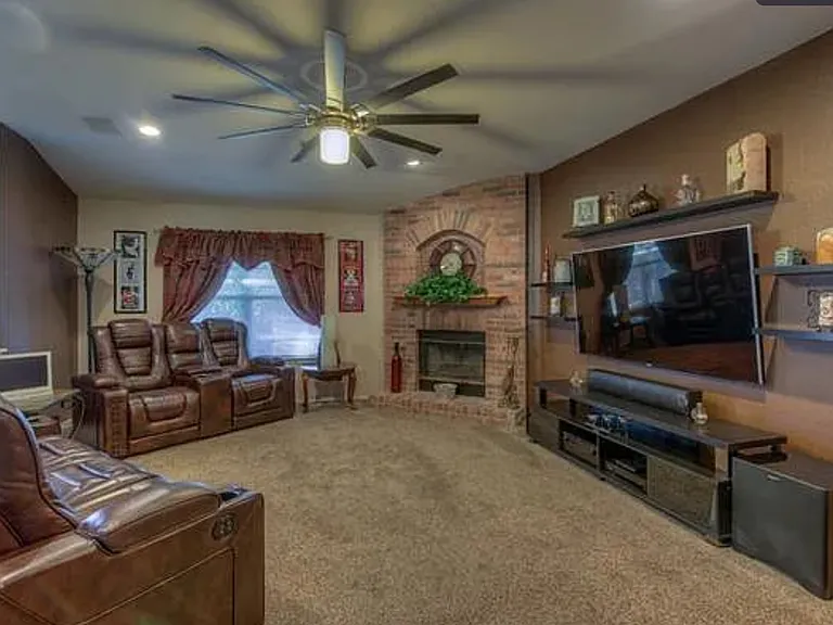 206 Katherine Way — Photo 11
