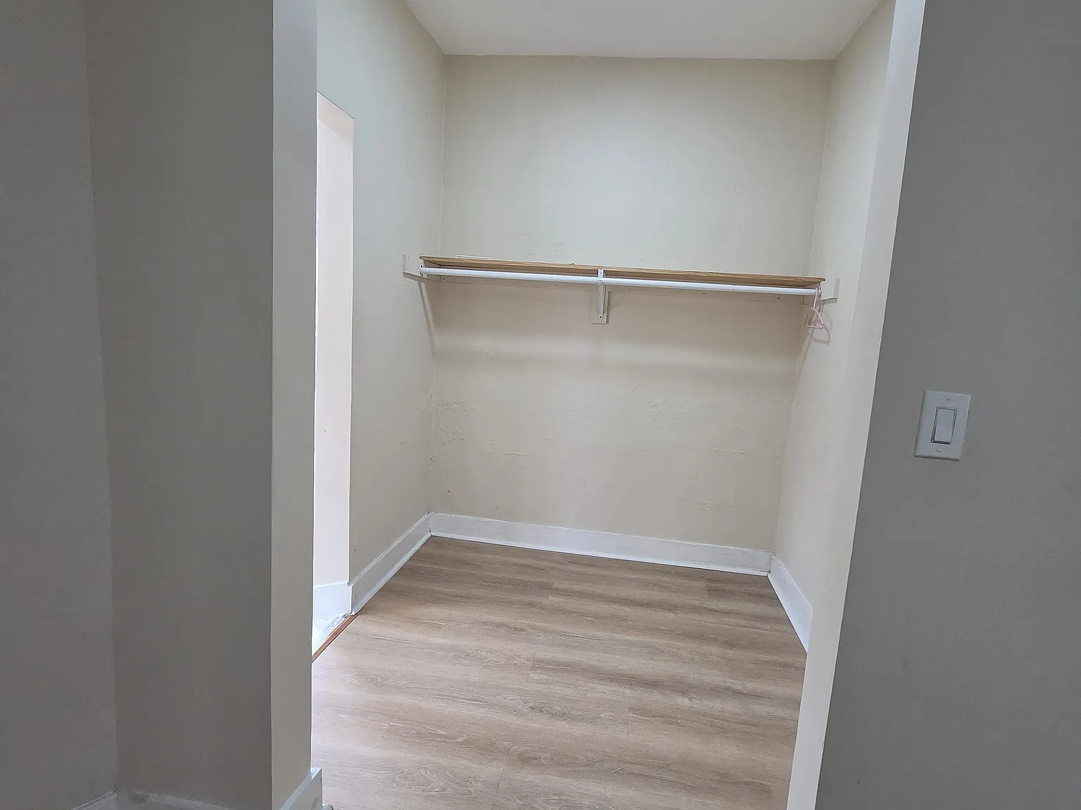 3 bed, 1250 sqft, $2,500 — Photo 3