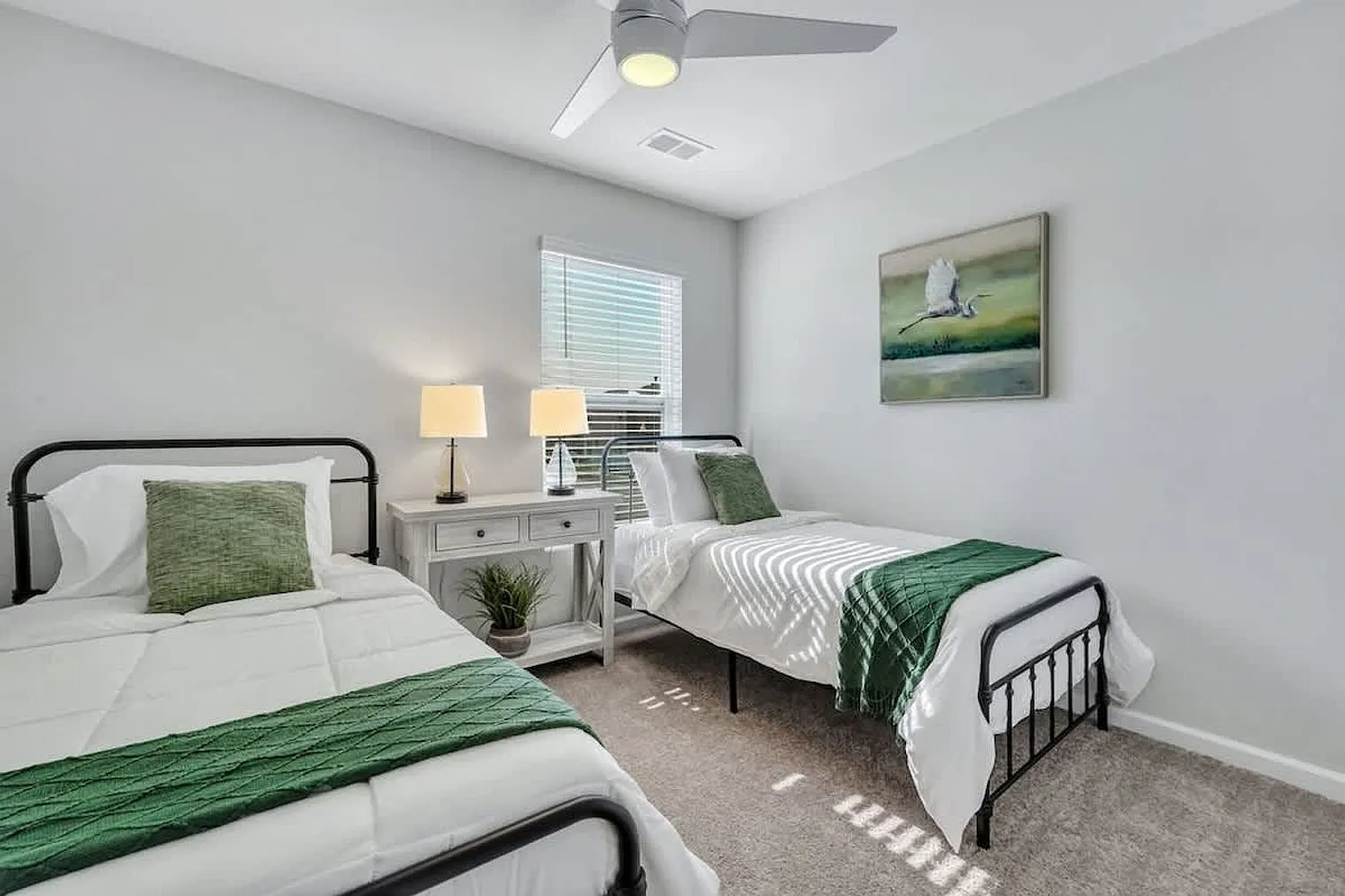 6 bed, 4.0 bath, 2906 sqft, $13,864 — Photo 3