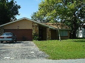 3rd image of 33 Farmbrook Ln