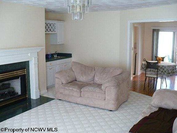 3rd image of 2005 White Oak Dr