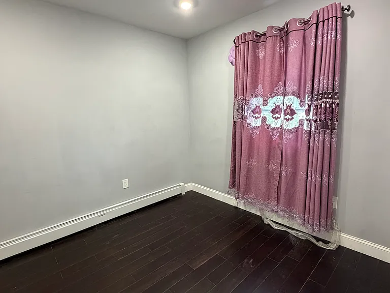 142nd St — Photo 35
