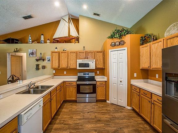 4th image of 2215 Lake Pointe Cir