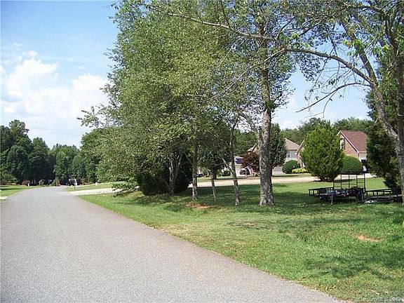 2nd image of 112 Harborcrest Ln