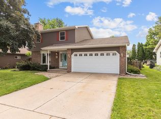 2261 Allerton Dr, Oshkosh, WI 54904
