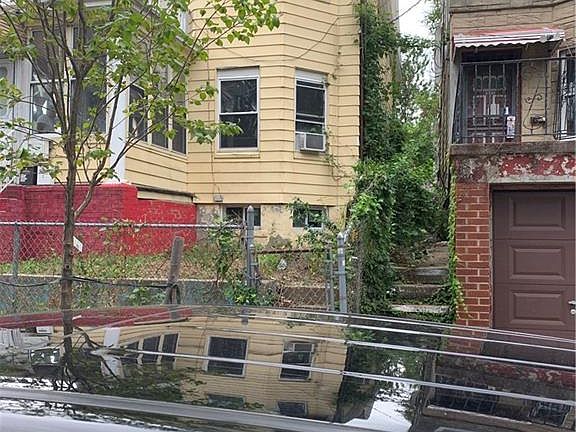 3rd image of 4023 Gunther Ave