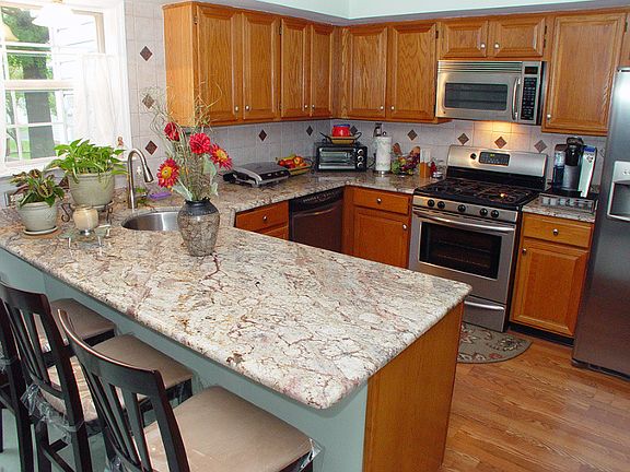 4th image of 264 Glastonbury Ln
