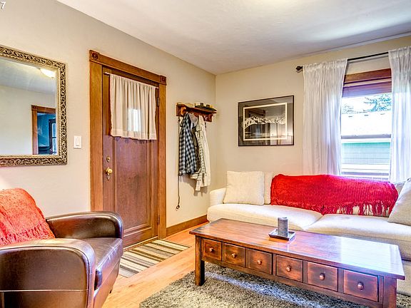 5th image of 709 W 21st St