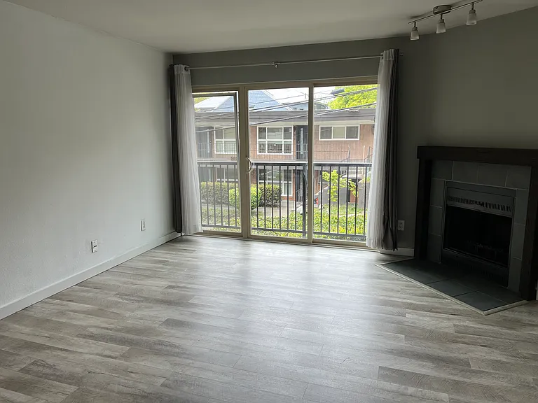 511 E Roy St #213 — Photo 5