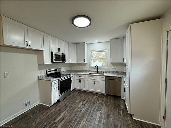 5th image of 306 Church St S