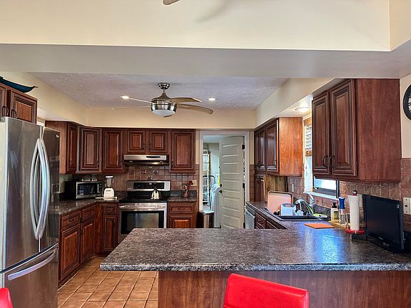 5th image of 723 SW River Ct