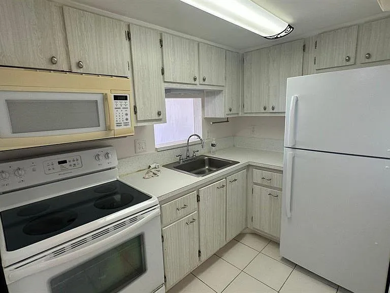 625 Antioch Ave #302 — Photo 22