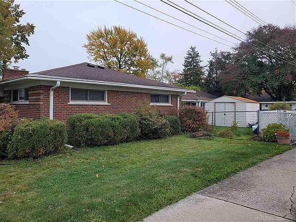 3rd image of 21230 Briar Ct