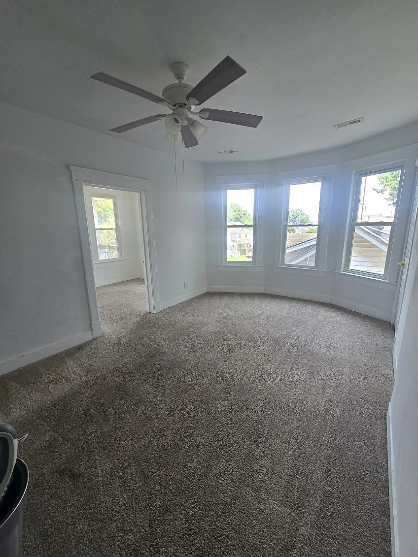 3 bed, 693 sqft, $1,700 — Photo 2