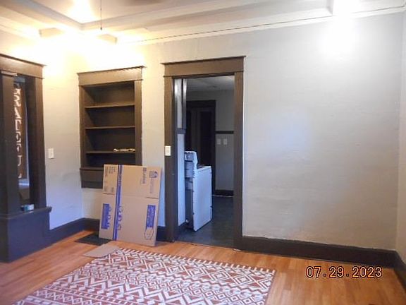 4th image of 618 N Avon St