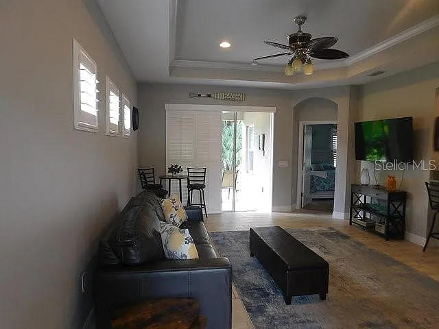 3 bed, 2.0 bath, 1331 sqft, $7,000 — Photo 3