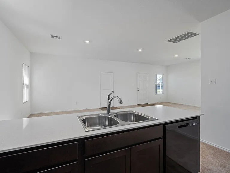 230 Gabbro Gdns — Photo 17