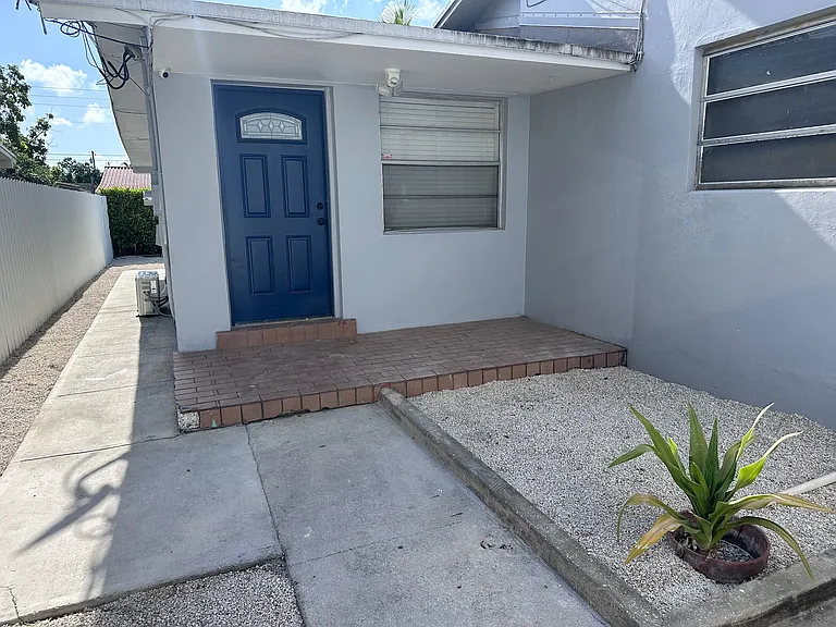 469 NW 25th Ct #B — Photo 22