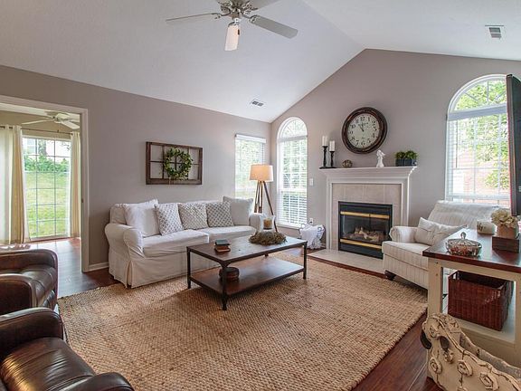 2nd image of 76 Orchard Oak Dr