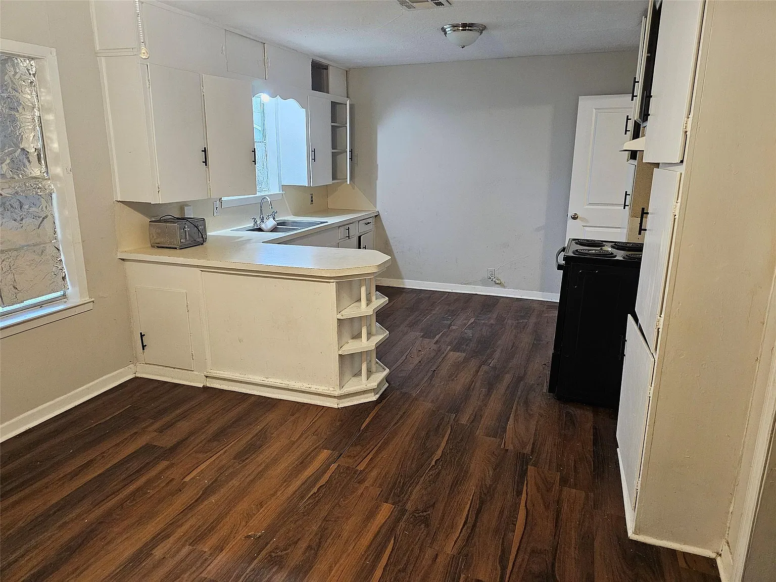 3 bed, 1.0 bath, 1334 sqft, $1,450 — Photo 3