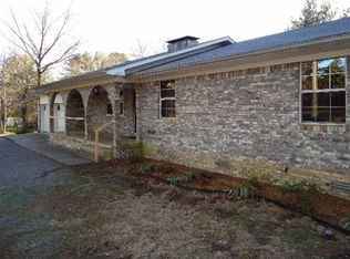 2121 Mountain Pine Rd, Hot Springs National Park, AR 71913