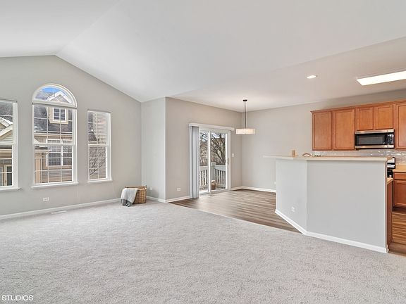 4th image of 612 N Hidden Prairie Ct
