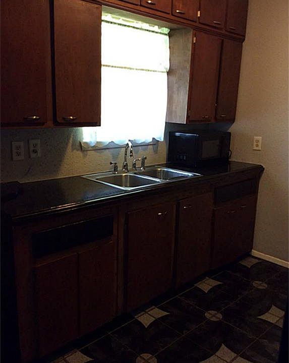 2nd image of 6005 Maywood Dr