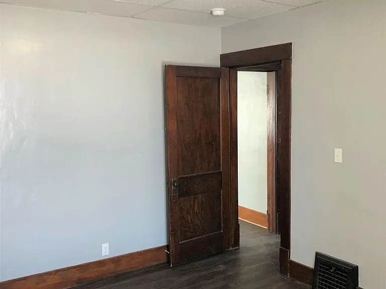 704 Koenigstein Ave — Photo 7