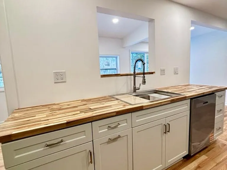 325 Winwood Ave — Photo 16