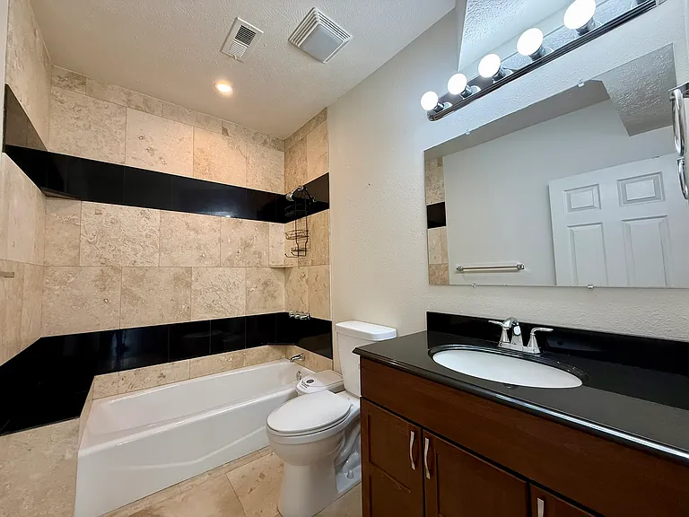 116 N 40th St #2 — Photo 3