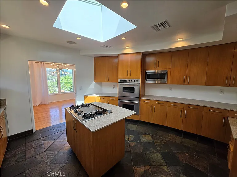 310 S Thurston Ave — Photo 23