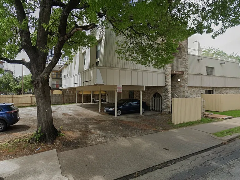 701 1/2 W 25th St #6 — Photo 10