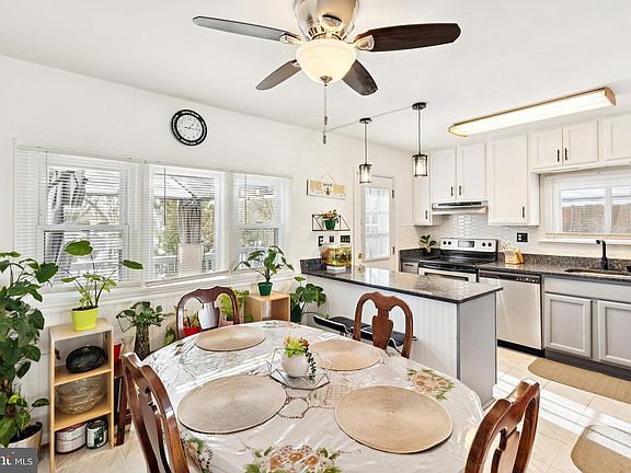 2nd image of 305 Cedar Ridge Dr