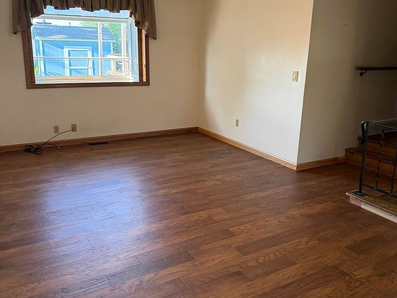 5th image of 7507 Newport Ave