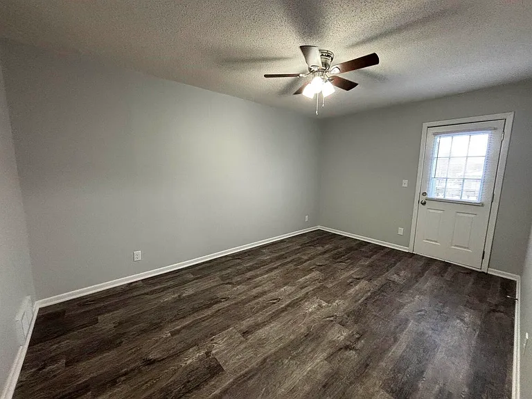 2501 E 50th St #5 — Photo 7