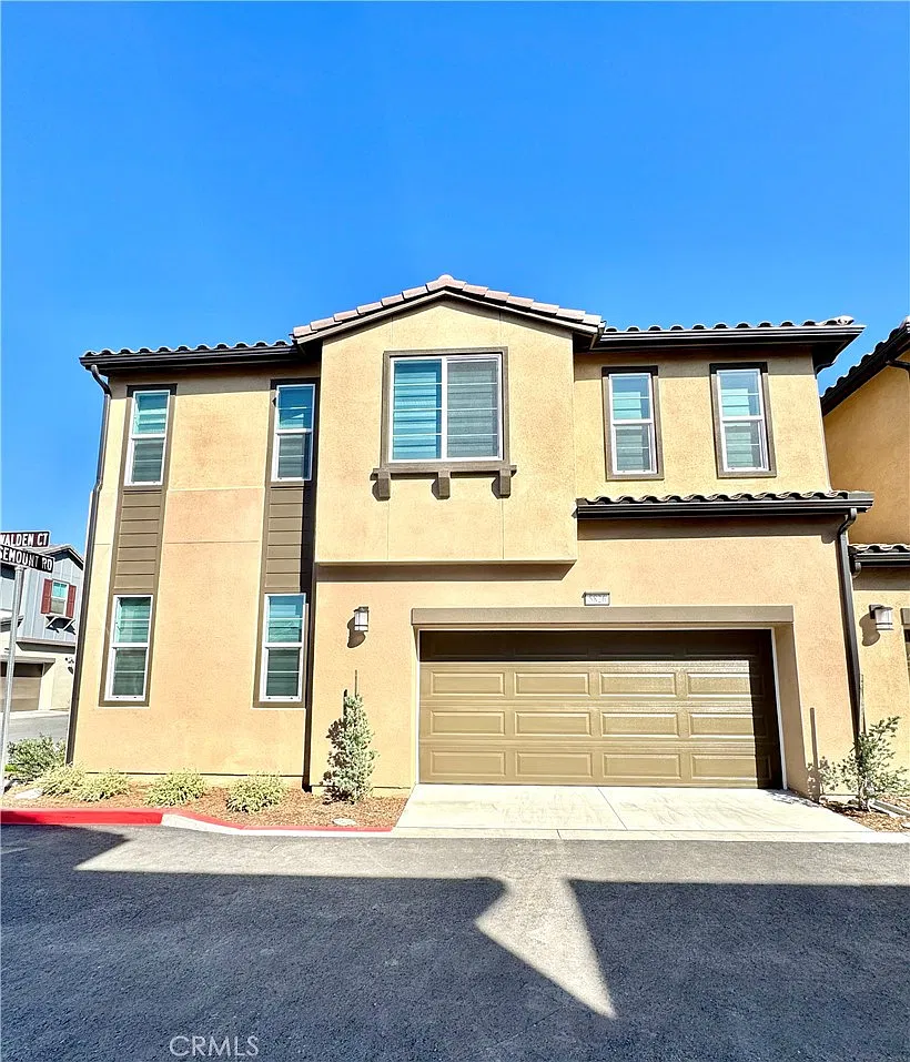 4 bed, 2316 sqft, $4,000 — Photo 2