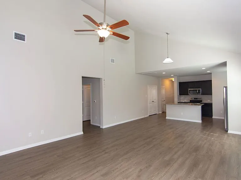 649 Donegal Ln — Photo 6