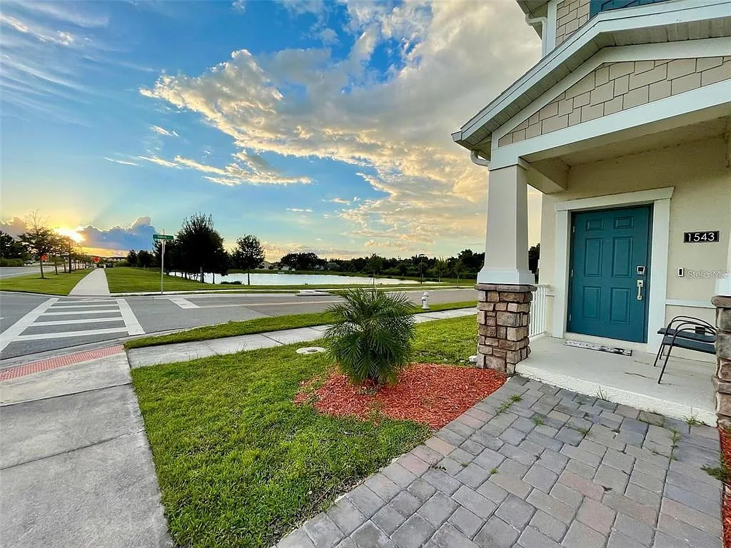 3 bed, 2.5 bath, 1802 sqft, $2,650 — Photo 3