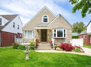 1507 Lowell Ave, New Hyde Park, NY 11040