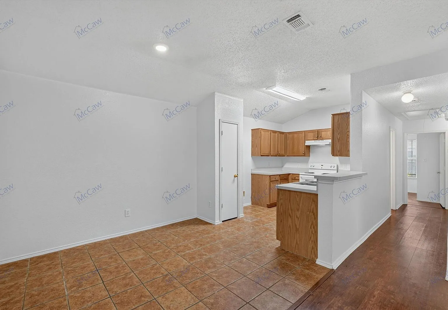 3 bed, 2.0 bath, 1182 sqft, $1,650 — Photo 3