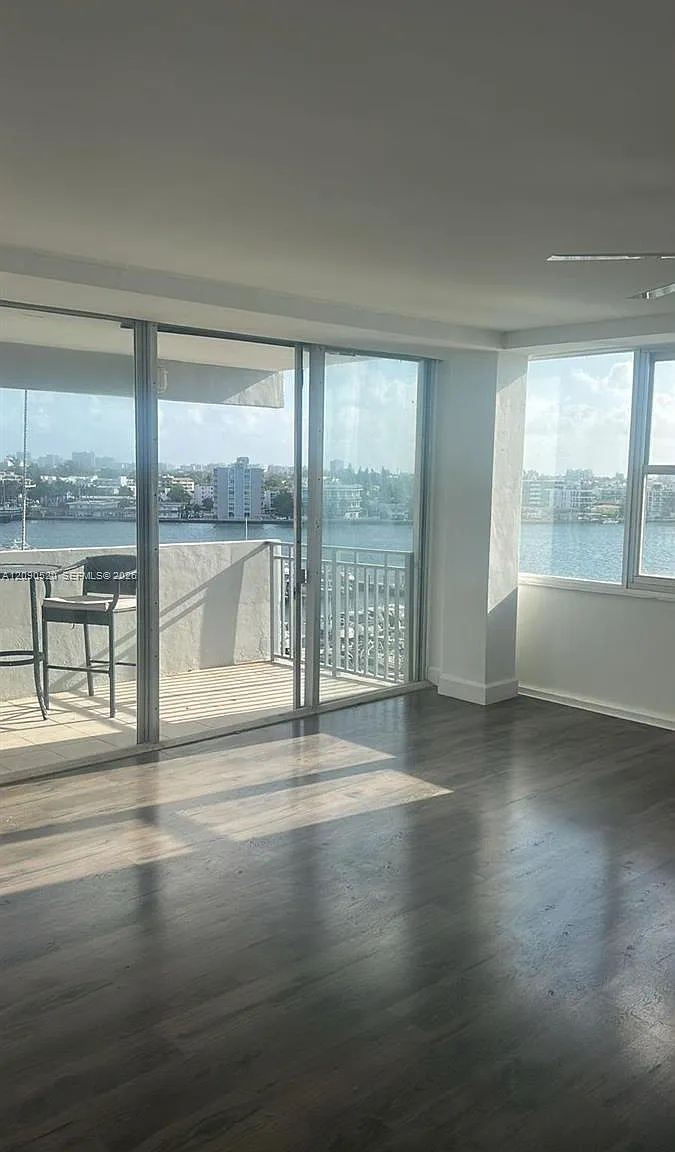 Caribbean Towers Condo — Photo 1