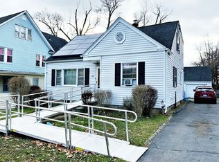 90 Narragansett St, Springfield, MA 01107