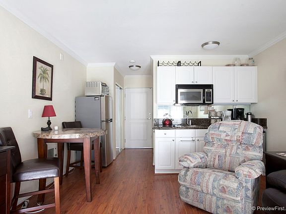 4th image of 1021 Scott St APT 121