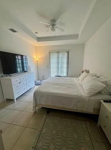 4 bed, 2.5 bath, 2026 sqft, $3,800 — Photo 3