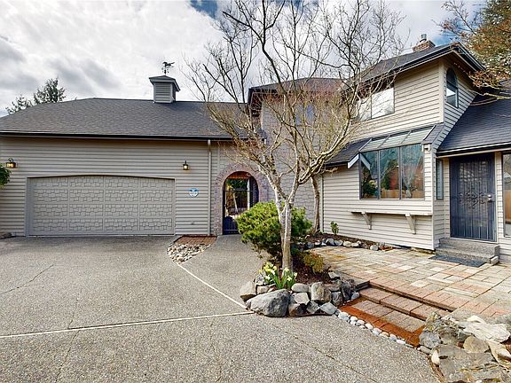 3rd image of 627 N Waugh Road
