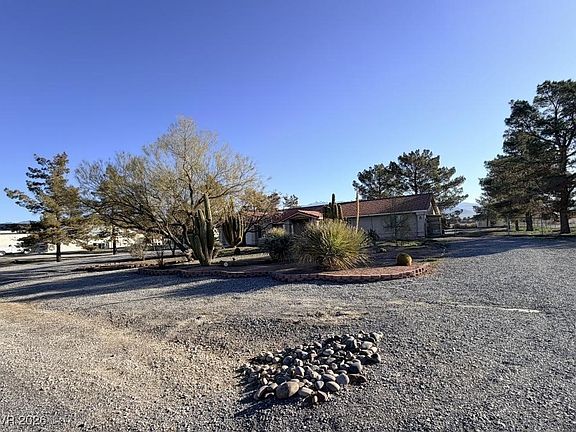 3rd image of 3611 Mallard Ave
