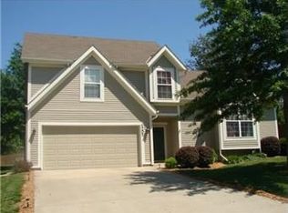 5205 Lakecrest Dr, Shawnee, KS 66218