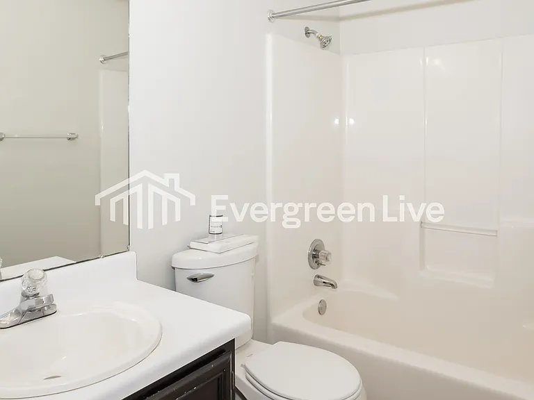135 Hollington Dr NE — Photo 15