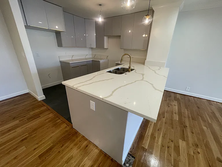 833 S Bedford St #202 — Photo 3